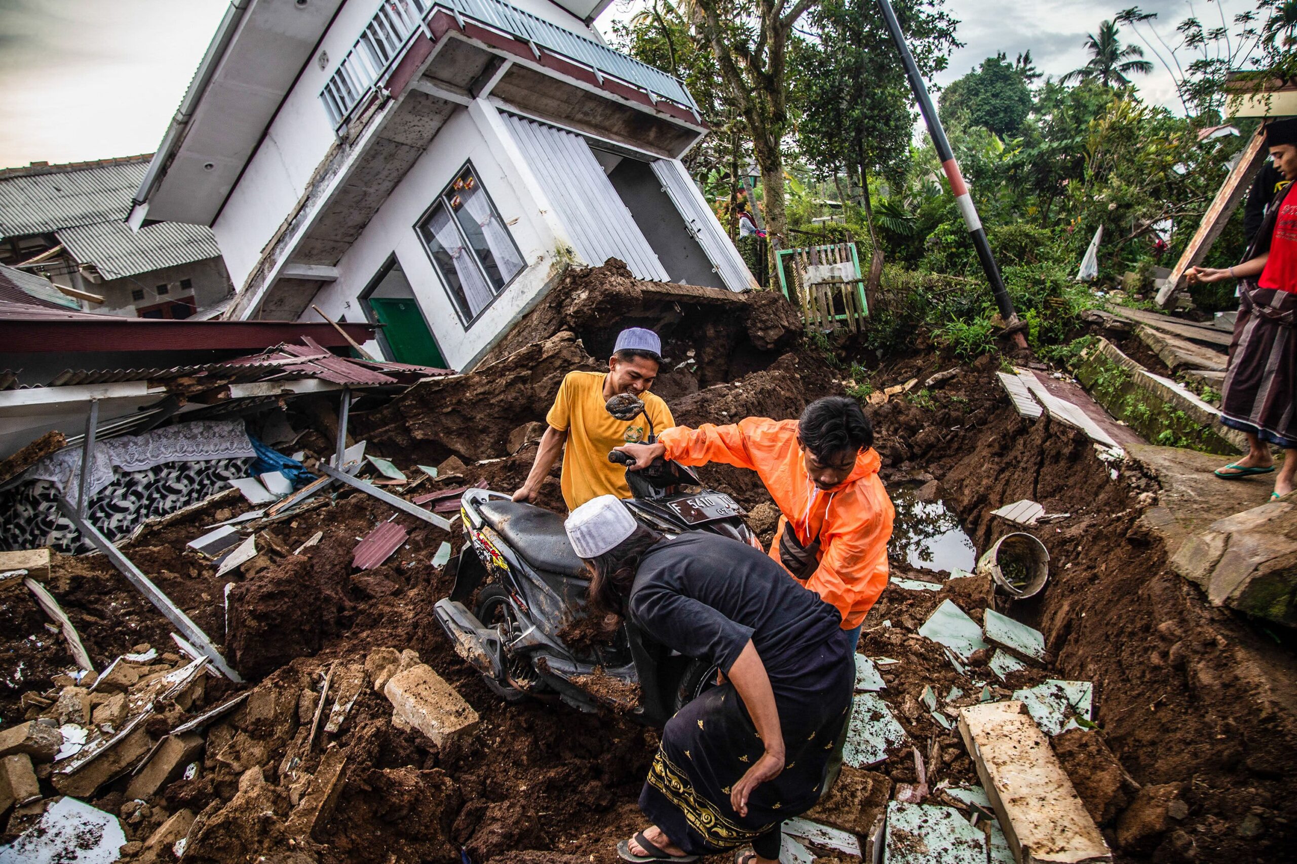 Powerful earthquake hits Indonesia, casualties reported